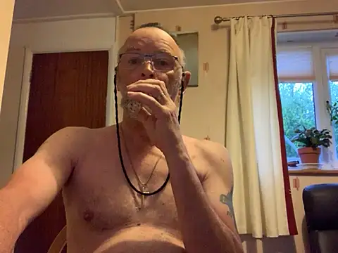 Moonraker64 online show from May 4, 5:03 am