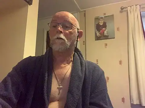 Snapshot of Moonraker64 chatting on June 30, 4:57 am Moonraker64 online show from June 30, 4:57 am
