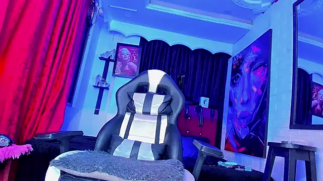 Snapshot of Mia_Colucci25 chatting on June 18, 8:13 pm Mia Colucci25 online show from June 18, 8:13 pm