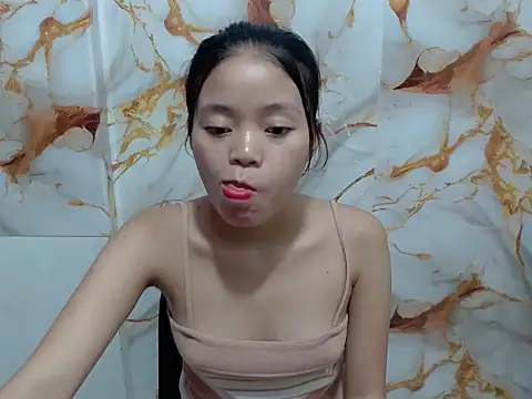 Snapshot of Sweet_Sarah69 chatting on June 5, 6:52 am Sweet Sarah69 online show from June 5, 6:52 am