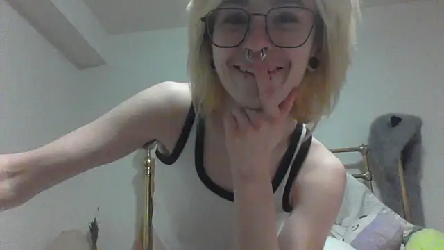 Snapshot of succupai chatting on May 3, 5:35 am succupai online show from May 3, 5:35 am