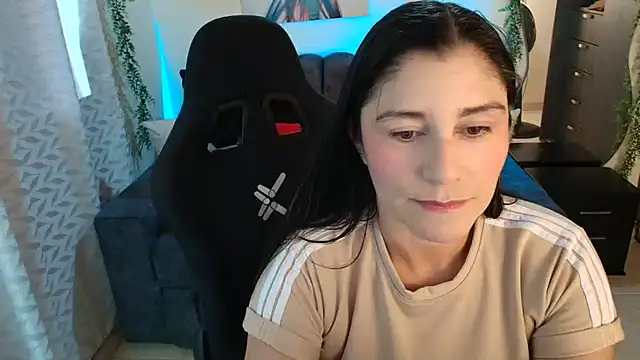 Snapshot of LUCYMILF_SEXY chatting on June 9, 5:57 pm LUCYMILF SEXY online show from June 9, 5:57 pm