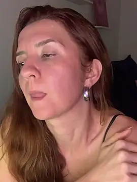 Snapshot of therealgingerr chatting on May 10, 6:18 am therealgingerr online show from May 10, 6:18 am