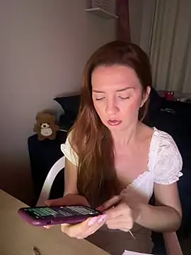 Snapshot of therealgingerr chatting on June 4, 2:28 am therealgingerr online show from June 4, 2:28 am