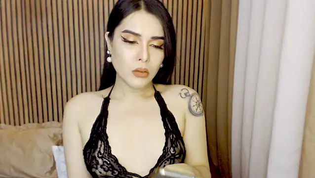 lahlahVienne online show from May 4, 3:08 pm