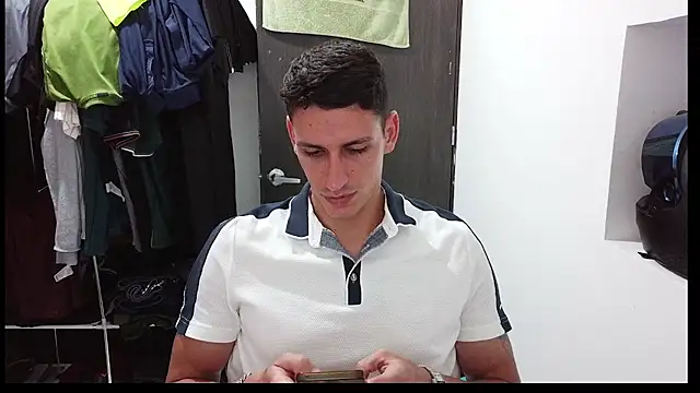 Snapshot of RaulRico chatting on May 17, 4:10 am RaulRico online show from May 17, 4:10 am