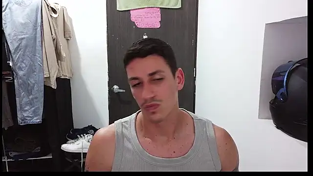 Snapshot of RaulRico chatting on May 31, 1:03 am RaulRico online show from May 31, 1:03 am