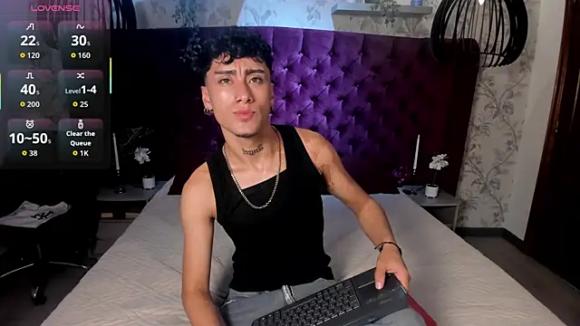 Snapshot of Spencerwhite_ chatting on May 31, 8:10 pm Spencerwhite online show from May 31, 8:10 pm