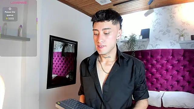 Snapshot of Spencerwhite_ chatting on June 19, 10:35 pm Spencerwhite online show from June 19, 10:35 pm