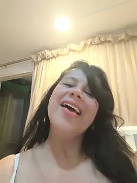 Snapshot of MonserratLune_ chatting on May 16, 7:12 pm MonserratLune online show from May 16, 7:12 pm