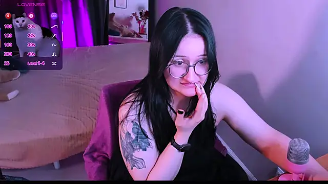 Snapshot of Ame_xCore chatting on May 13, 9:44 pm Ame xCore online show from May 13, 9:44 pm