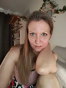Snapshot of Candy_Cougar chatting on June 5, 6:52 am Candy Cougar online show from June 5, 6:52 am