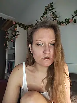 Snapshot of Candy_Cougar chatting on June 18, 6:35 am Candy Cougar online show from June 18, 6:35 am