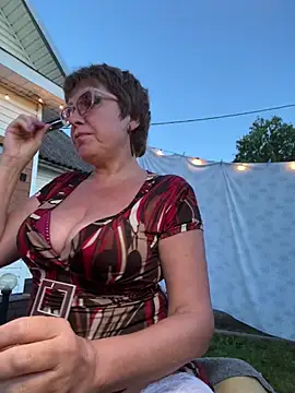 Snapshot of bettybutter_ chatting on August 2, 6:50 pm bettybutter online show from August 2, 6:50 pm