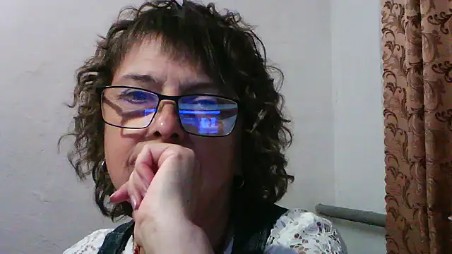 Snapshot of ElizabethGorden chatting on June 2, 5:37 pm ElizabethGorden online show from June 2, 5:37 pm