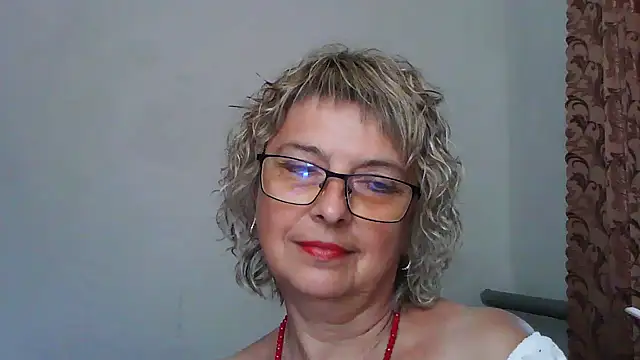 Snapshot of ElizabethGorden chatting on July 2, 10:43 am ElizabethGorden online show from July 2, 10:43 am