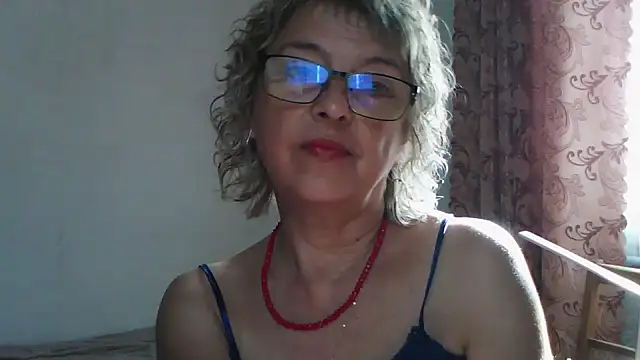 Snapshot of ElizabethGorden chatting on July 4, 5:35 am ElizabethGorden online show from July 4, 5:35 am
