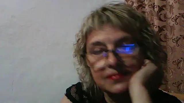 Snapshot of ElizabethGorden chatting on July 4, 6:14 pm ElizabethGorden online show from July 4, 6:14 pm