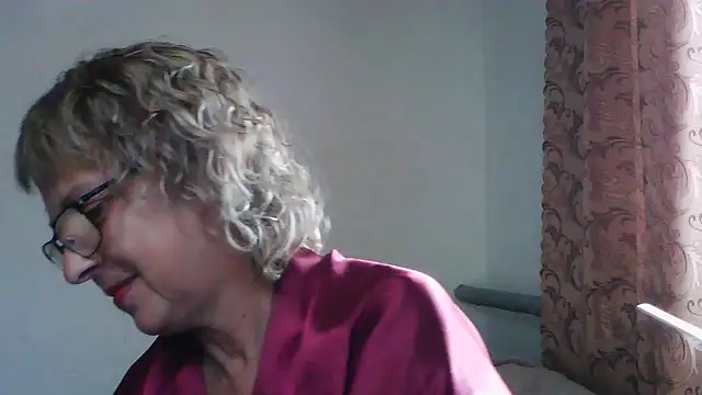 Snapshot of ElizabethGorden chatting on July 14, 5:56 am ElizabethGorden online show from July 14, 5:56 am