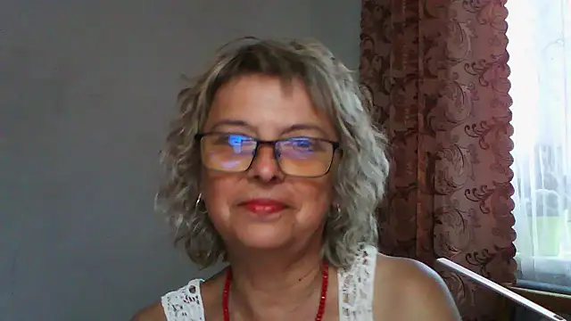 Snapshot of ElizabethGorden chatting on July 15, 1:16 pm ElizabethGorden online show from July 15, 1:16 pm