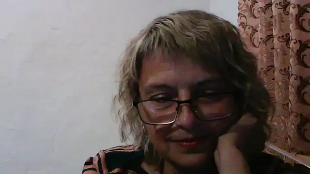 Snapshot of ElizabethGorden chatting on July 25, 7:00 pm ElizabethGorden online show from July 25, 7:00 pm