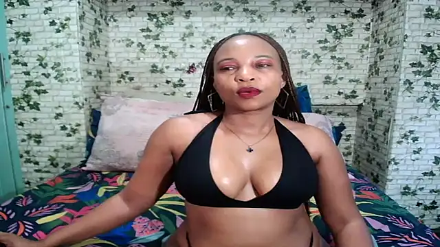 Snapshot of Ebony_Seduction00 chatting on June 24, 6:01 am Ebony Seduction00 online show from June 24, 6:01 am