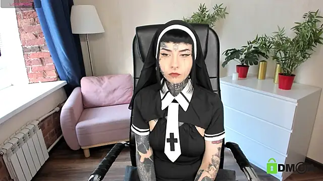 Snapshot of Bloood__Mary chatting on June 5, 12:00 pm Bloood Mary online show from June 5, 12:00 pm