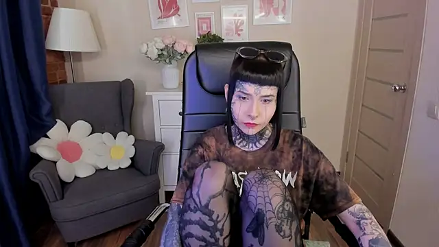 Snapshot of Bloood__Mary chatting on June 19, 11:36 am Bloood Mary online show from June 19, 11:36 am
