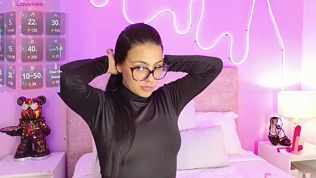 Snapshot of Hilaryportman149 chatting on June 17, 10:32 pm Hilaryportman149 online show from June 17, 10:32 pm