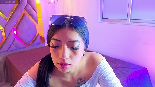 Snapshot of Ey_Im_simone_ chatting on May 31, 12:56 pm Ey Im simone online show from May 31, 12:56 pm