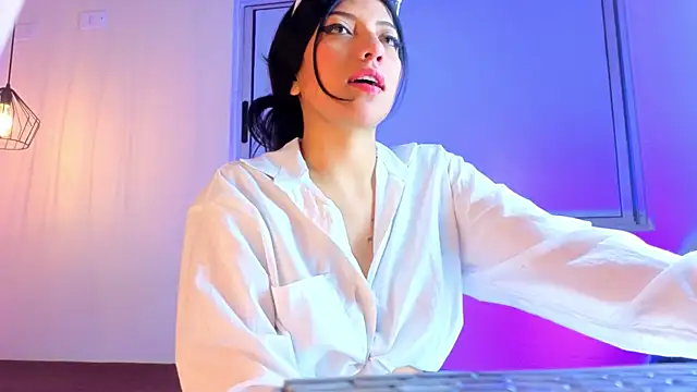 Snapshot of Ey_Im_simone_ chatting on June 18, 12:20 pm Ey Im simone online show from June 18, 12:20 pm