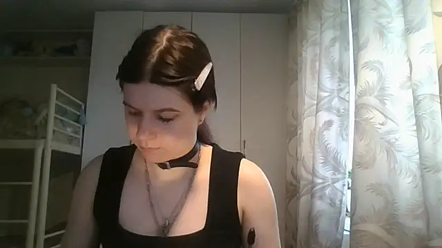 Snapshot of GrayceDeclet chatting on June 19, 5:23 am GrayceDeclet online show from June 19, 5:23 am