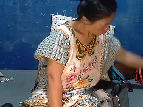 hotchilimom online show from February 22, 3:18 am