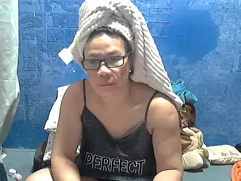 Snapshot of hotchilimom chatting on June 27, 10:09 am hotchilimom online show from June 27, 10:09 am