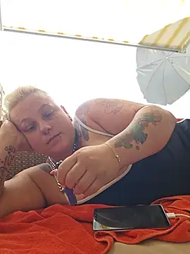Snapshot of Lady_Peggi chatting on July 14, 10:21 am Lady Peggi online show from July 14, 10:21 am