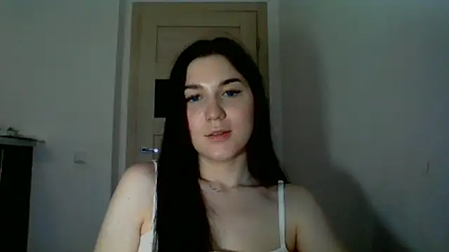 Snapshot of Katiee_Foxi chatting on June 15, 6:43 pm Katiee Foxi online show from June 15, 6:43 pm