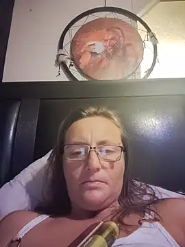 Snapshot of Queenle91 chatting on May 16, 12:18 am Queenle91 online show from May 16, 12:18 am