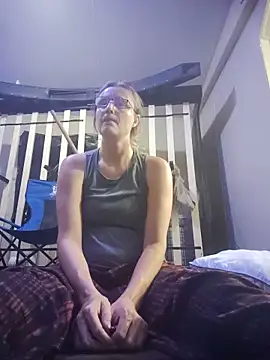 Snapshot of Queenle91 chatting on June 27, 1:21 am Queenle91 online show from June 27, 1:21 am