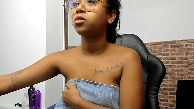 Snapshot of wizarpamela chatting on July 25, 6:38 pm wizarpamela online show from July 25, 6:38 pm