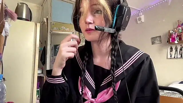 Berlinettagray online show from May 6, 2:55 pm