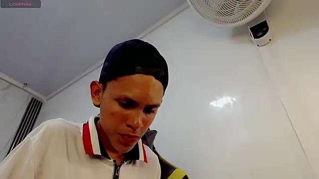 Snapshot of sombra_18 chatting on July 15, 11:10 pm sombra 18 online show from July 15, 11:10 pm