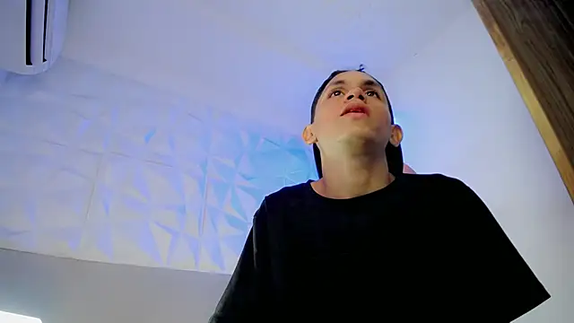 Snapshot of sombra_18 chatting on July 22, 2:03 am sombra 18 online show from July 22, 2:03 am