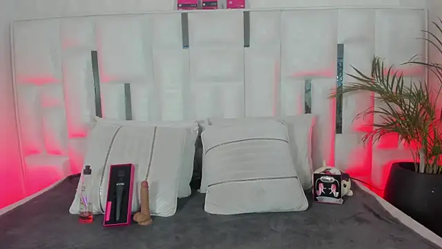 Snapshot of Violet_vyx chatting on July 18, 4:49 am Violet vyx online show from July 18, 4:49 am