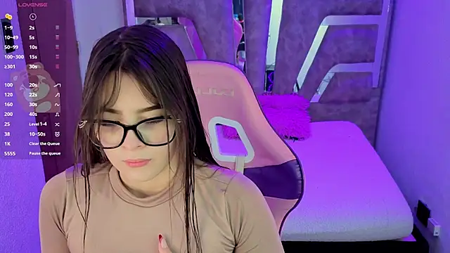Snapshot of Destiny_A chatting on July 12, 11:01 am Destiny A online show from July 12, 11:01 am