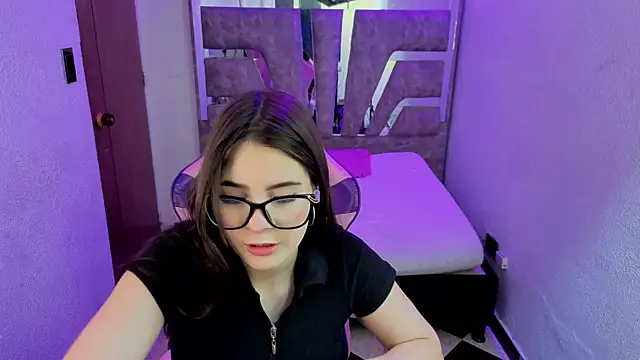 Snapshot of Destiny_A chatting on July 16, 1:50 pm Destiny A online show from July 16, 1:50 pm