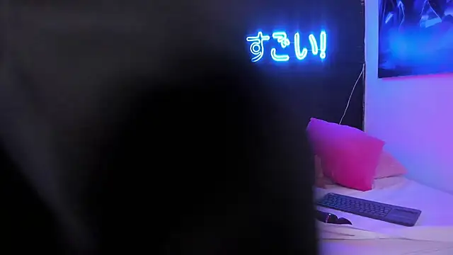Snapshot of StaarLiightt chatting on August 4, 9:39 pm StaarLiightt online show from August 4, 9:39 pm