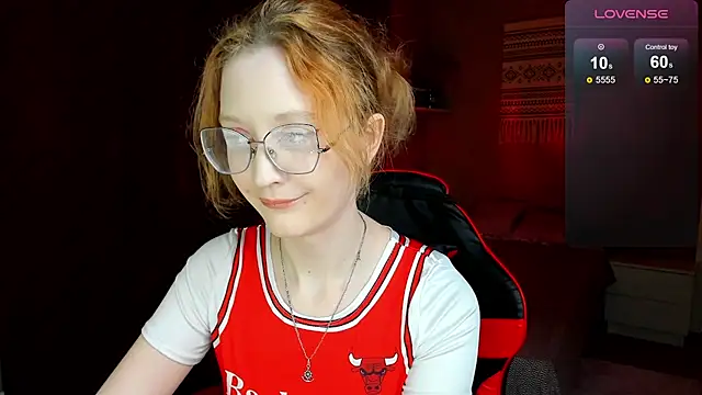 Snapshot of LunaTerry chatting on June 2, 7:54 am LunaTerry online show from June 2, 7:54 am