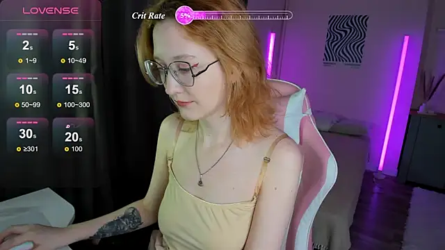 Snapshot of LunaTerry chatting on June 19, 8:18 am LunaTerry online show from June 19, 8:18 am