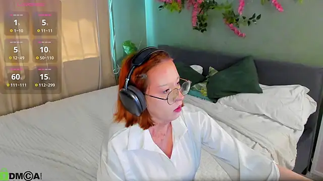 Snapshot of Maya_foxy chatting on June 5, 11:27 am Maya foxy online show from June 5, 11:27 am