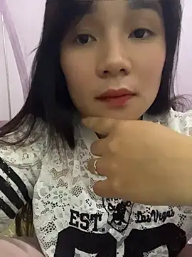 Snapshot of Lyly_damdang chatting on May 9, 9:14 am Lyly damdang online show from May 9, 9:14 am